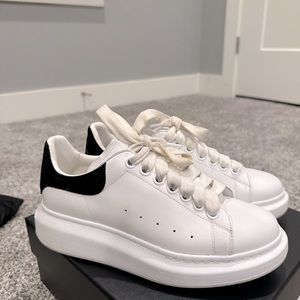 Alexander McQueens oversized sneaker